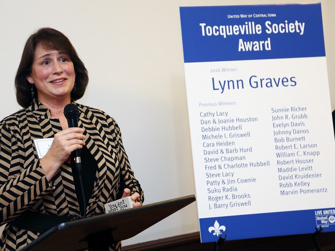 lynn graves.jpg